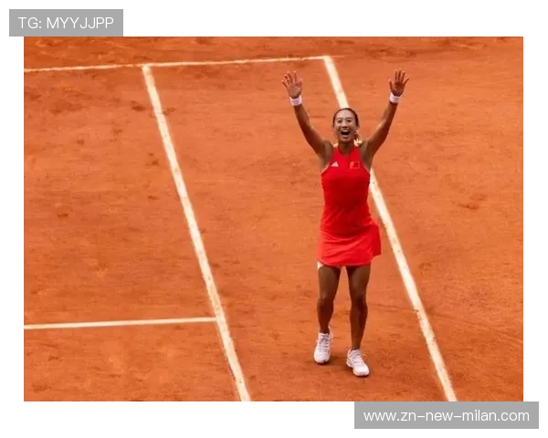 网球女将的裙子被风掀起尴尬停赛