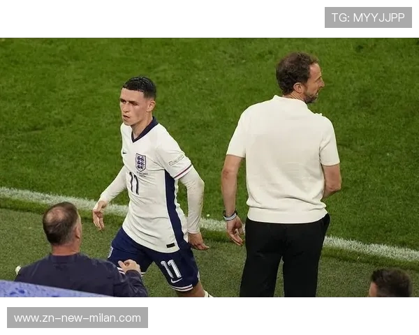 福登背后脚传球助攻,惊艳全场! 福登背后脚传球助攻,惊艳全场!